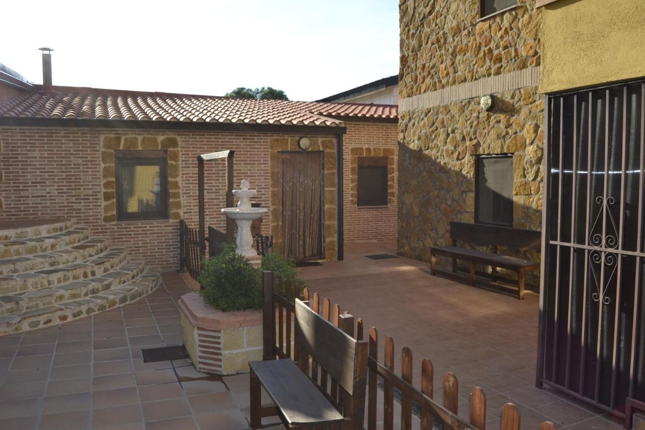 Apartamentos "Casa Rural De Aldea" Aldea del Fresno Exterior foto
